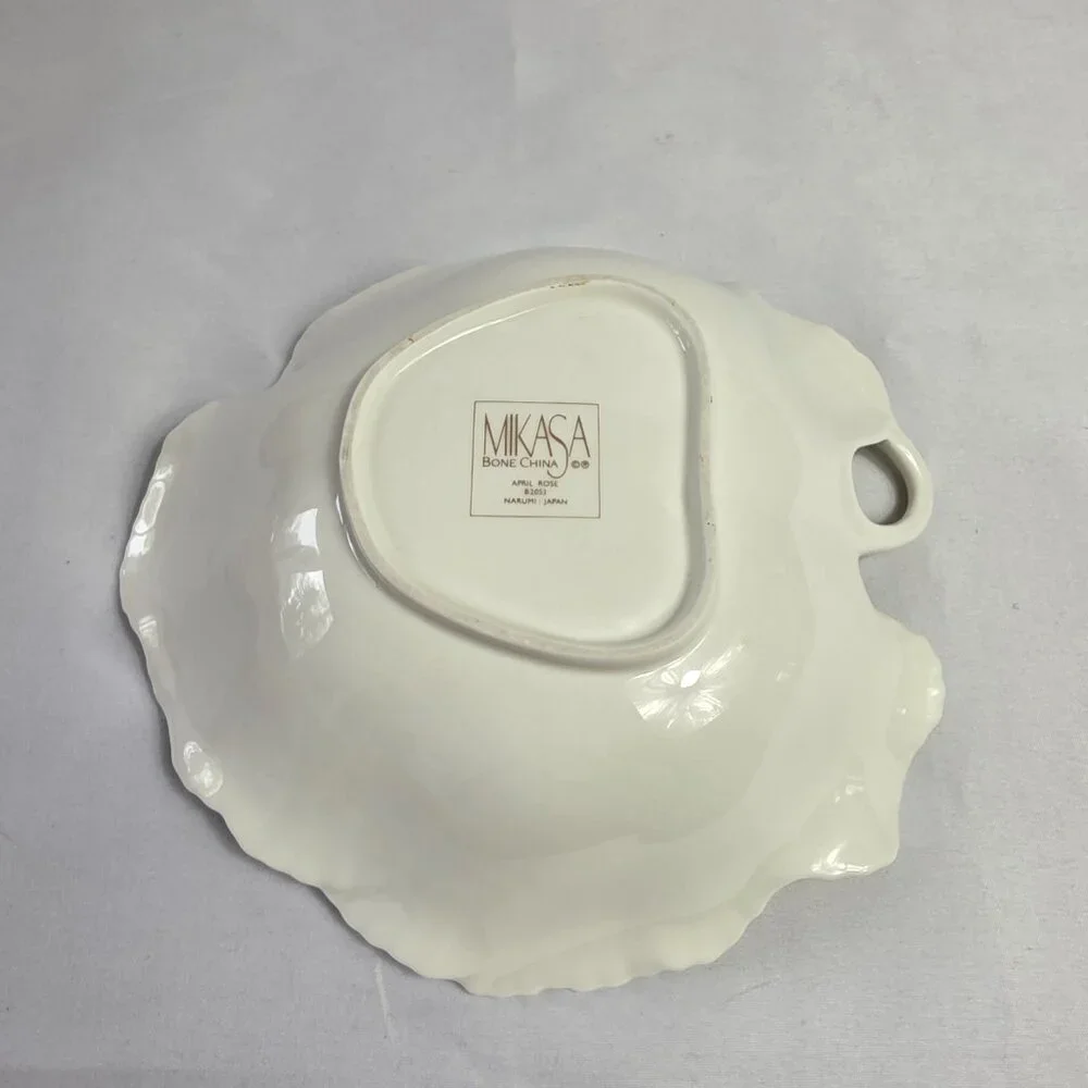 Mikasa April Rose 7 Inch Leaf Shaped Dish White with Pink Roses & Green Leaves